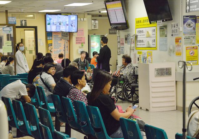 屯門醫院的急症室求診人次最多，有618人次。