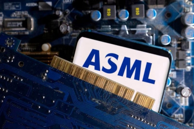 具有荷蘭光刻機巨頭ASML製造的EUV光刻機，才可製造最先進的晶片。路透社