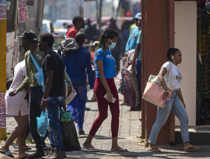 非洲多國宣佈關閉邊境，禁止外國旅客進入境內。AP