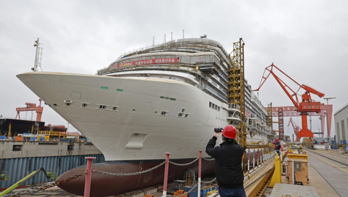 中国第一艘大型豪华邮轮即将交付。