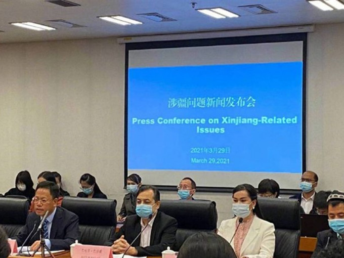 就涉疆问题外交部与新疆自治区今日举行记者会。新华社