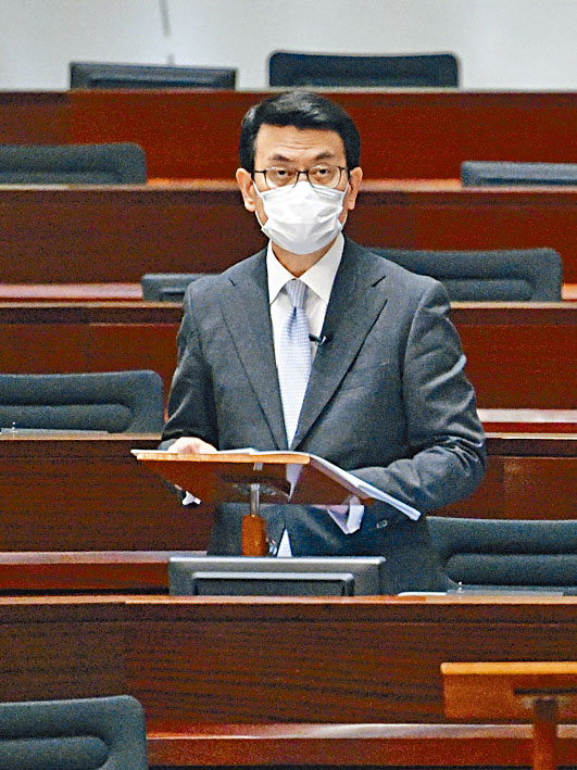 ■商经局局长邱腾华指，香港的《版权条例》落后了十年。