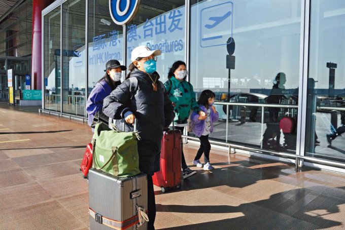 来自中国的旅客前往日本，将要接受核酸检测或隔离。