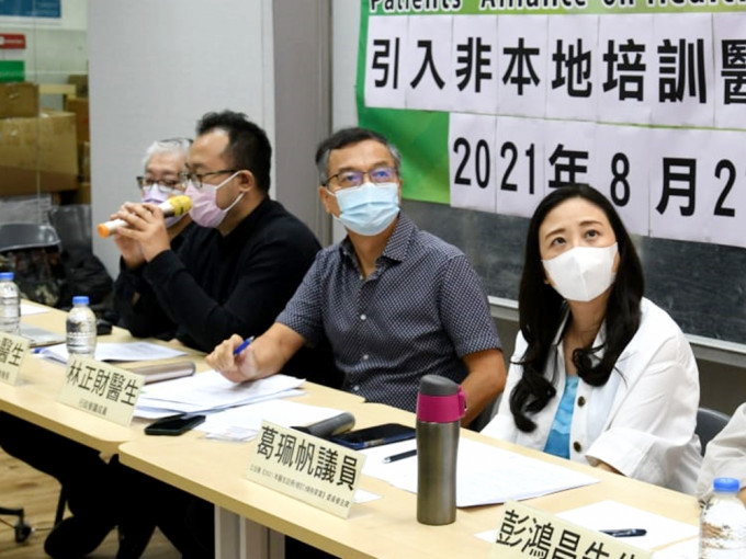 林正财(右二)指政府应留意医护离职潮问题。
