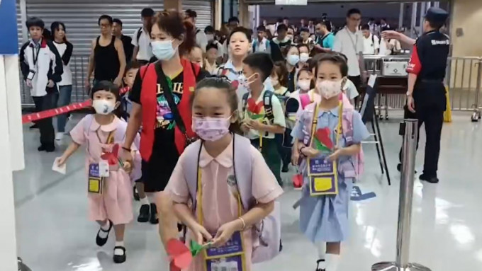 深圳口岸设学童专属通道。 （图：《晶报》）