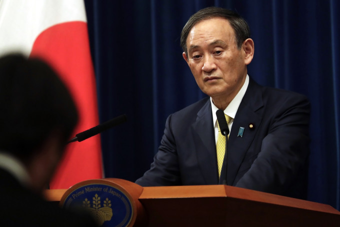 菅義偉表示應該基於基本人權規則應對新疆和香港問題。AP資料圖片