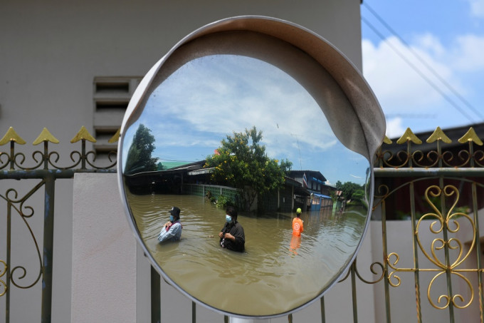 泰國水災持續，曼谷發出水災預警，嚴陣以待。REUTERS圖片