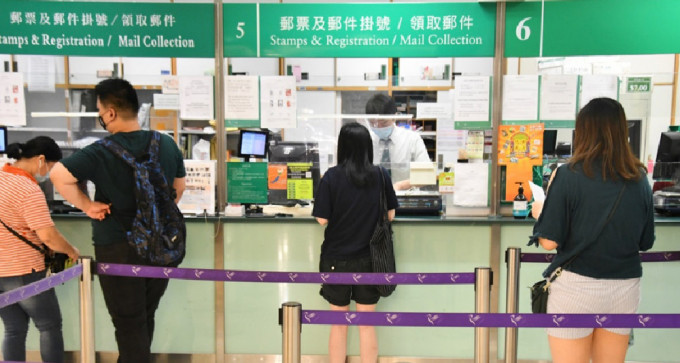 巿民明日起可再利用香港郵政的特快專遞服務寄件到美國。（資料圖片）