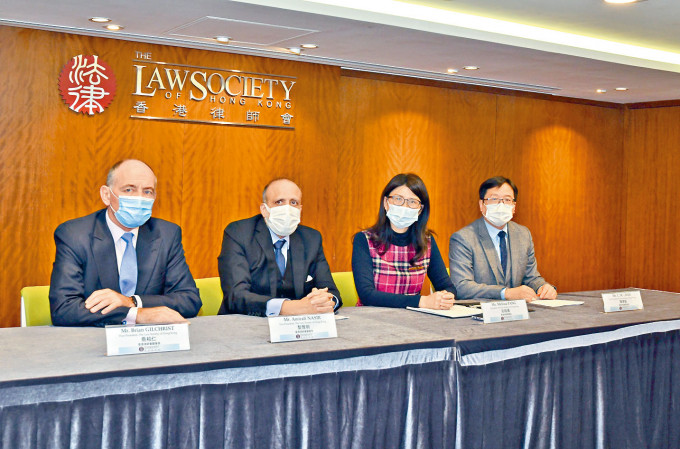 香港律师会于去年十二月行使法定权力，介入黄冯律师行的业务。