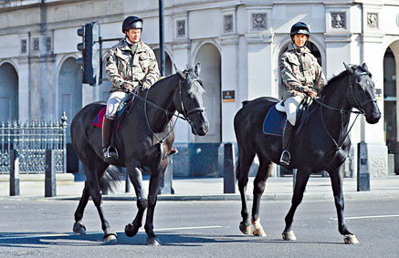 騎警巡邏倫敦西敏區。