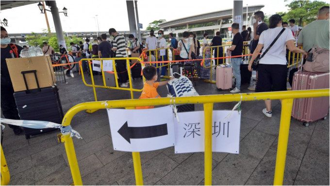 數字顯示，約1.8萬名港生會到內地升學，其中約3000名為首年本科生而須報到。資料圖片