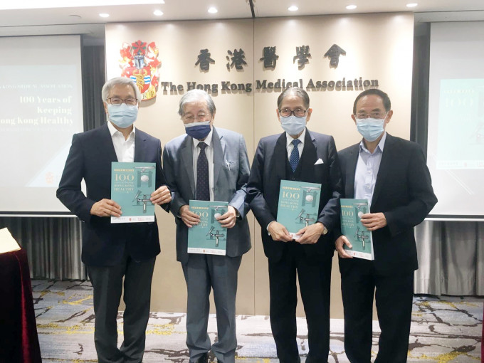 梁智鴻(右二)以受傷的病人比喻現時本港的公院醫生人手。