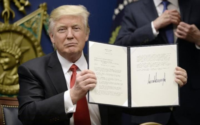 接近1000名美国外交官员发起联署，反对特朗普的入境禁令。