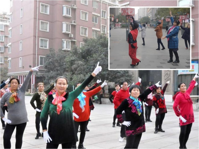 甘肅一群大媽戴耳機跳「靜音廣場舞」獲網民激讚。網圖