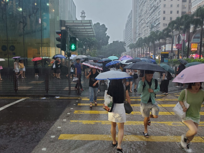 市區橫風橫雨