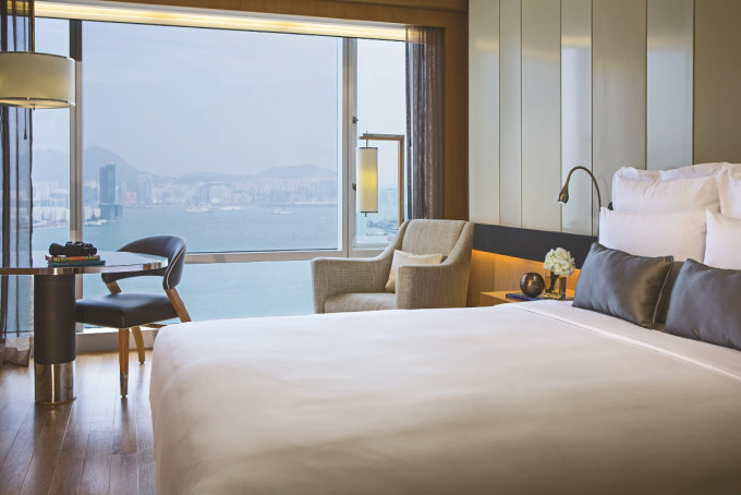 香港萬麗海景酒店海景客房。