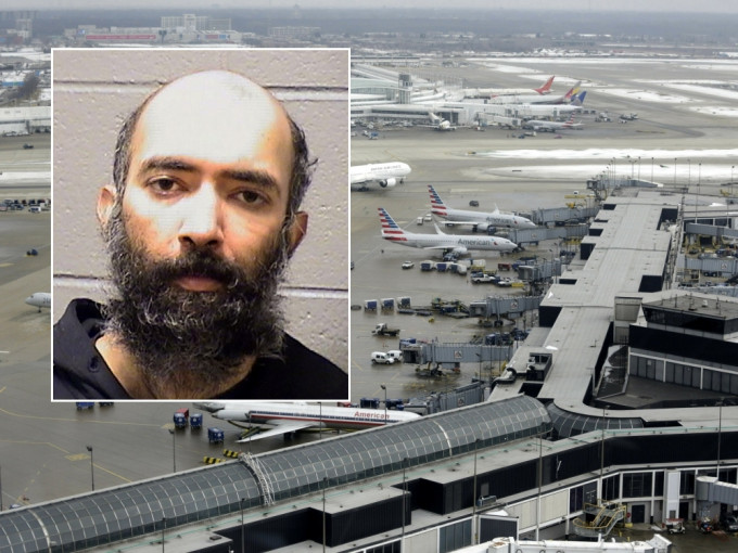 洛杉矶男子辛格因惧怕疫情不回家，躲在芝加哥机场，靠旅客施舍生活近3个月。AP图