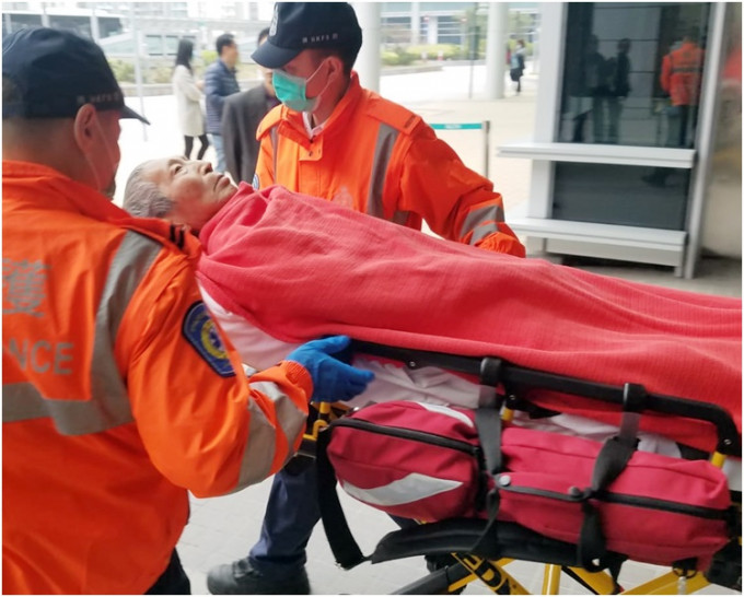身體虛弱的康來福由北大嶼山醫院轉往瑪嘉烈醫院治療。