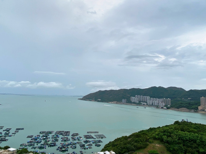 單位向西南,外望無遮擋海景。