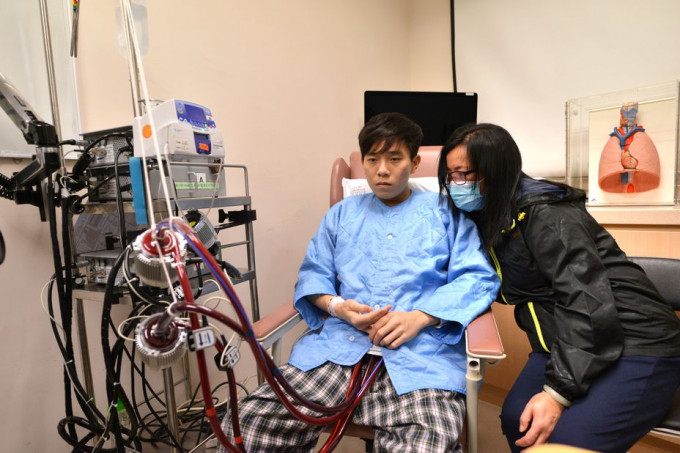 20歲足球健將池志燊，因急性心肌炎引致左右心室嚴重衰竭，急需換心續命。