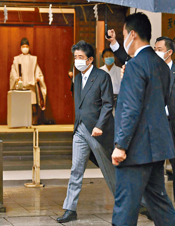 ■安倍晉三周日參拜靖國神社後離開。