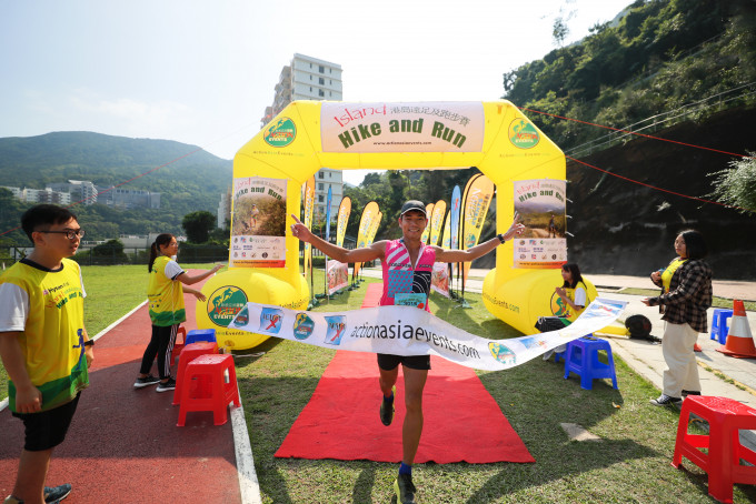 聽障跑手廖文偉在港島遠足及跑步賽14公里男子組造出1小時34分45秒佳績，奪得季軍。相片由公關提供