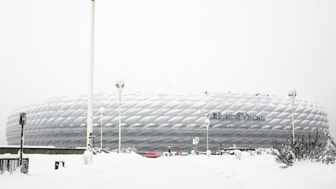 月初拜仁慕尼黑主场对柏林联的德甲因大雪而延期。拜仁慕尼黑Twitter