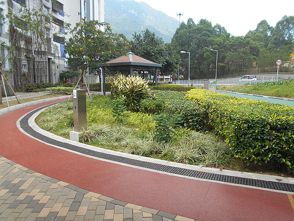 屯门龙逸邨引入新式灌溉系统效果理想。
