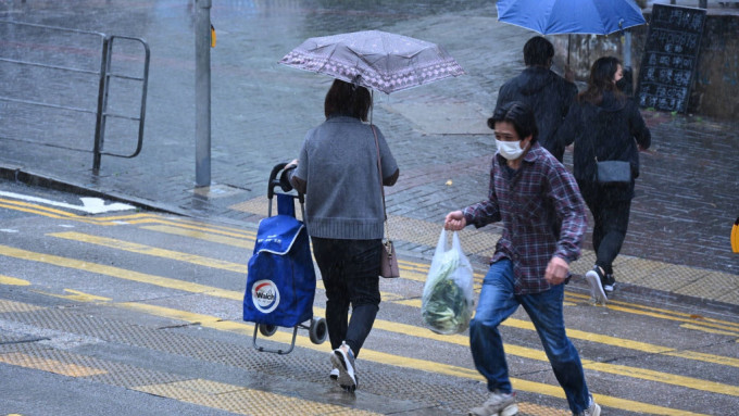天文台指未来一两小时香港再有大雨。