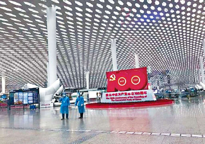 疫情下深圳機場見不到旅客。　