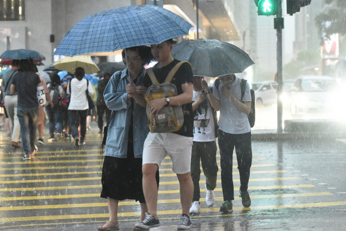 天文台指周日狂風驟雨。資料圖片