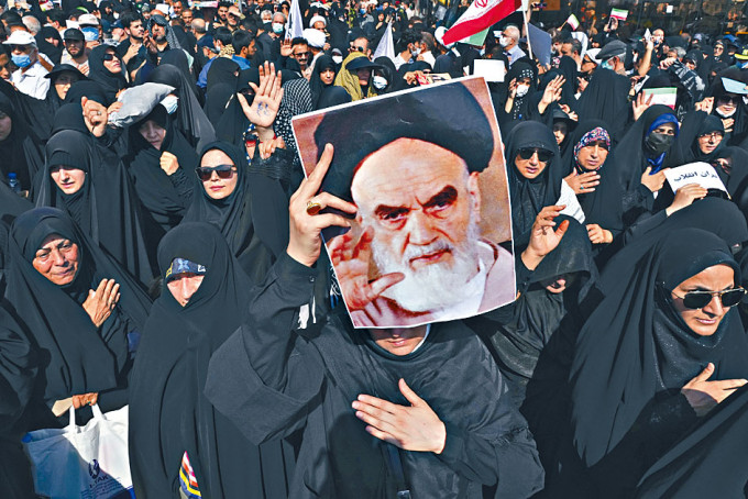 伊朗亲政府示威者昨日在德黑兰集会，谴责近日的反政府示威。