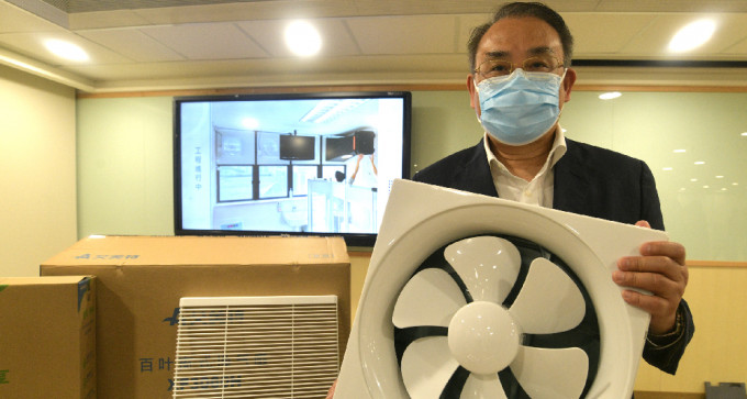 医管局购入一批抽气扇放置于普通病房，将其改装成隔离病房。