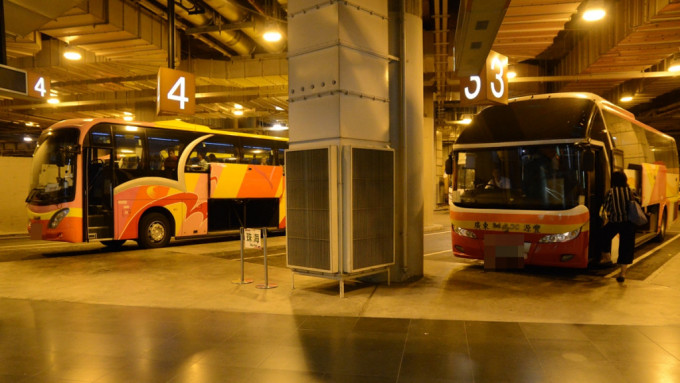 環島中港通跨境巴士1月8日復運市區及深圳灣口岸。資料圖片