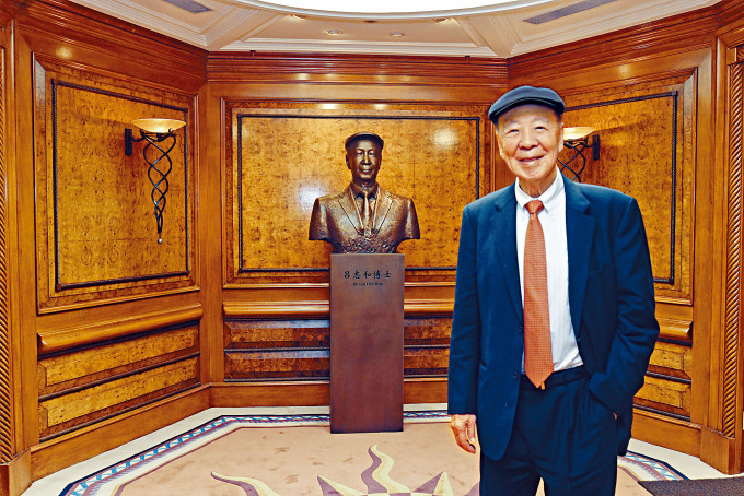 嘉华集团主席吕志和认为香港是福地，对未来充满信心。