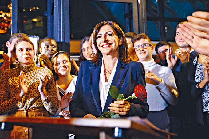 ■巴黎女市長伊達爾戈獲提名代表社會黨，角逐總統大位。
