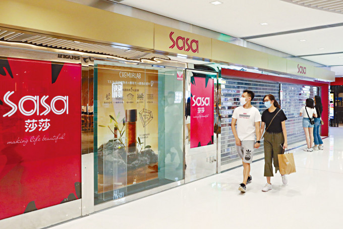 莎莎公布今年4月至6月9日營運數據，期內總營業額按年升55%。其中港澳市場零售銷售升53.5%，同店銷售升56.3%。