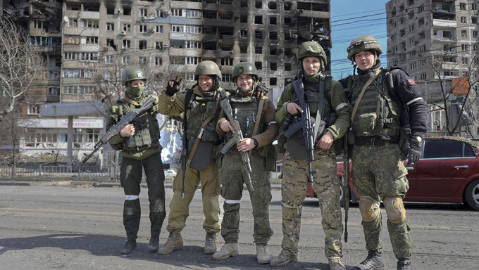 俄罗斯总统普京表示要解决马里乌波尔人道危机，乌军必须先弃械投降。AP