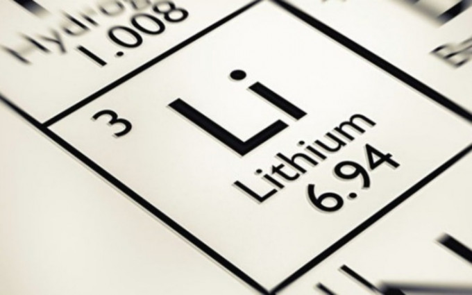 國泰君安證券發布最新報告，指短期鋰供應將繼續緊張，鋰價或將維持強勢。網上圖片