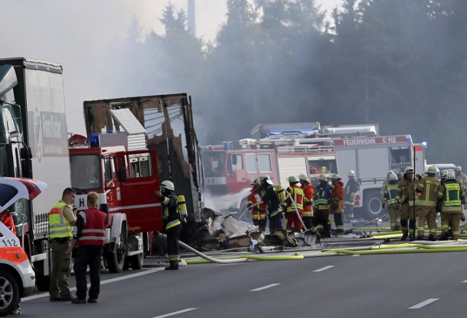 多人或被困車廂死亡。AP圖片