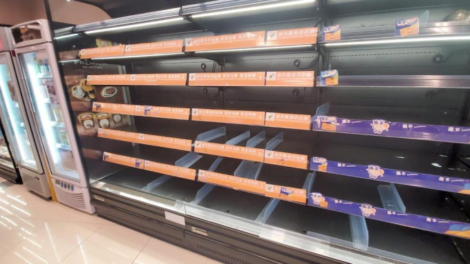 超市内的鸡蛋货架目前仍然清空。