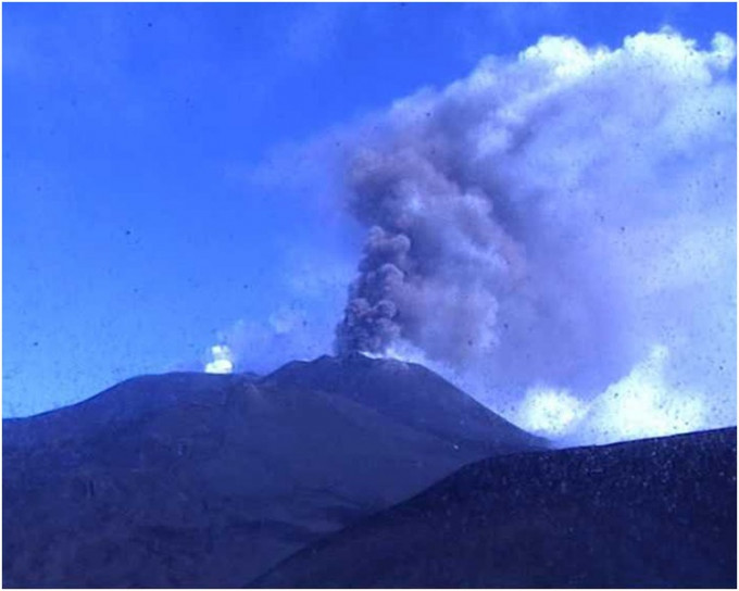 埃特纳火山再次爆发。AP