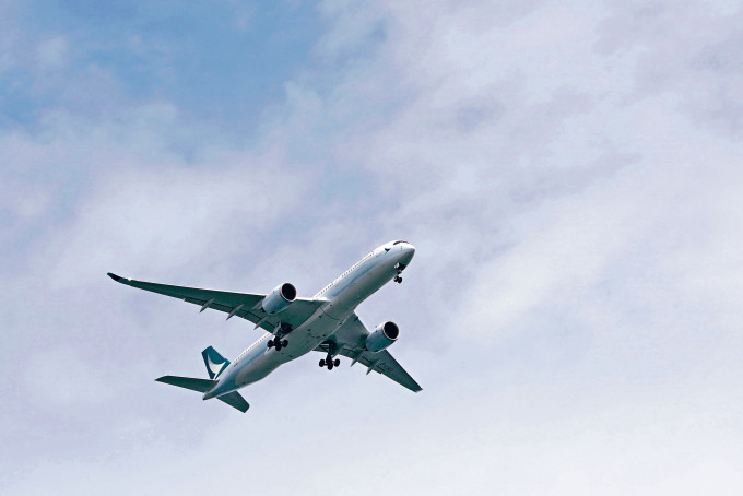 国泰航空集团宣布重组方案，计画裁减约八千五百职位。