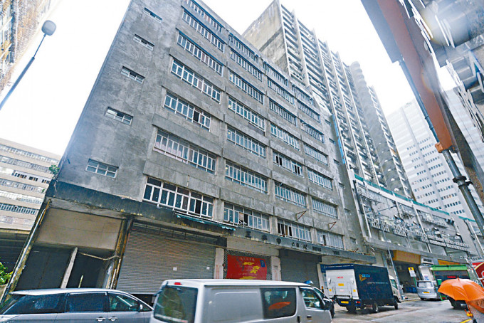 邓成波家族以9亿售出葵涌中央工厦。