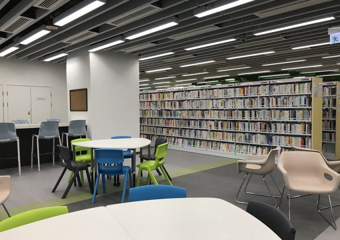 新图书馆内的成人图书馆。政府新闻处图片