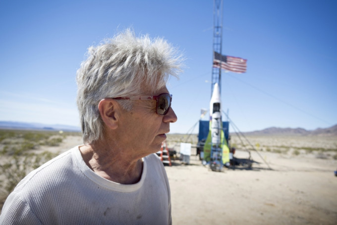 加州特技人乘自制火箭想以高角度拍摄地面希望亲身验证「地平说」，意外坠亡。AP