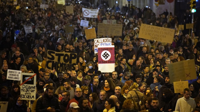 西班牙民众已经连续3个星期上街示威。美联社图片