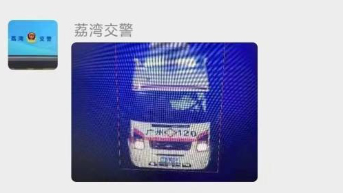 網傳有人搶救護車衝出封控區，當地警方指涉事為假冒車已被抓獲。 微博