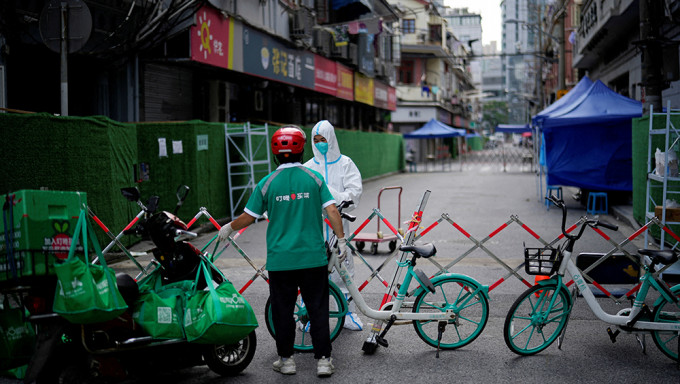 上海新增37个疫情中风险区。路透社图片