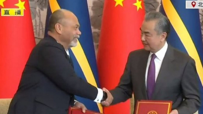 中國和瑙魯恢復外交關係。外交部長王毅今（24日）天在北京同瑙魯外長安格明舉行會談並簽署《中華人民共和國和瑙魯共和國關於恢復外交關係的聯合公報》。